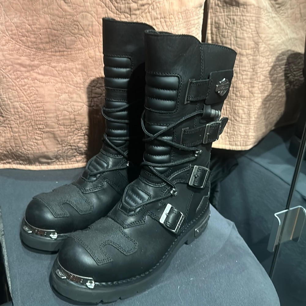 Never had the opportunity to wear them out.